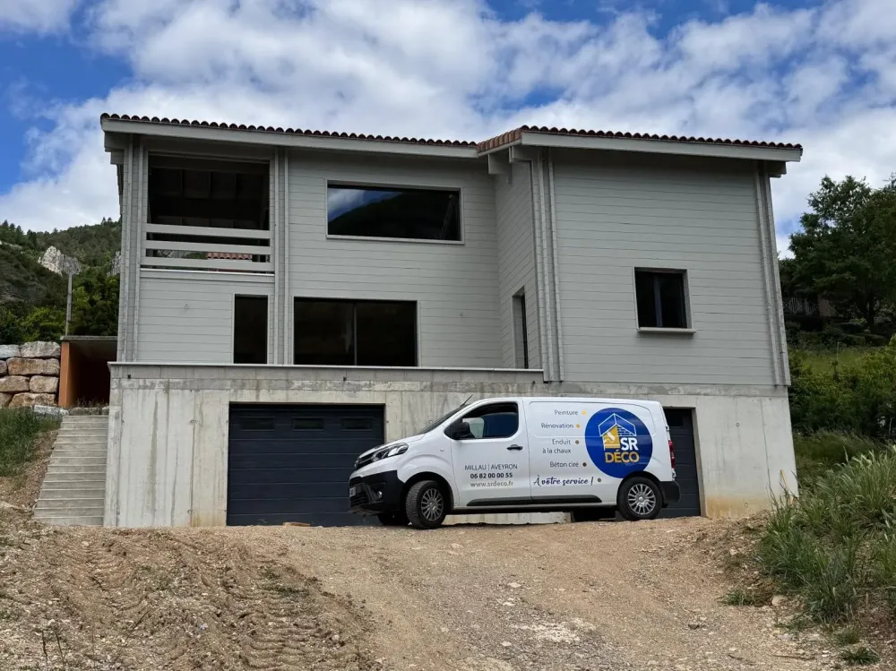 Façade extérieure en bardage bois après mise en peinture